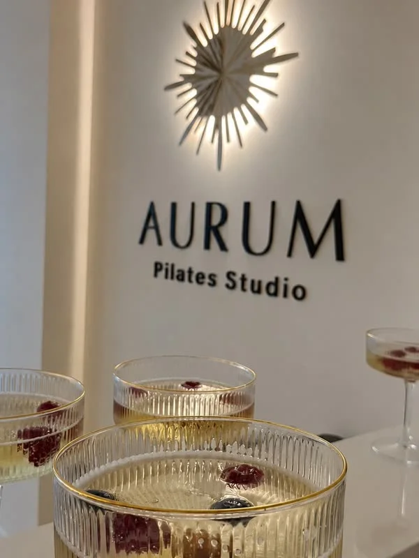 AURUM logó pezsgőspoharakkal